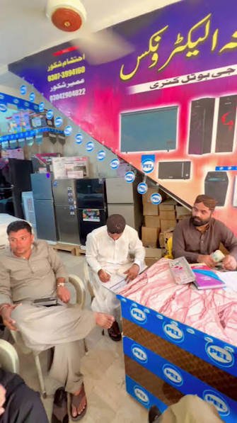Gallery photo of Pak Madina Electronics & Mobile