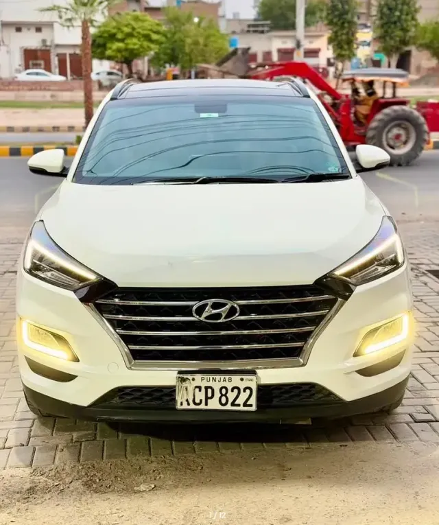 Hyundai Tucson AWD 1st owner. total original paint.